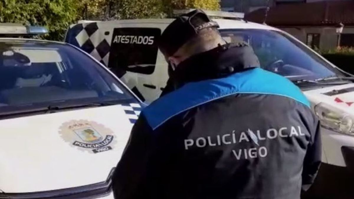 La policía local de Vigo multa a nueve vehículos de su propia flota por tener la ITV caducada La policía local de Vigo multa a nueve vehículos de su propia flota por tener la ITV caducada