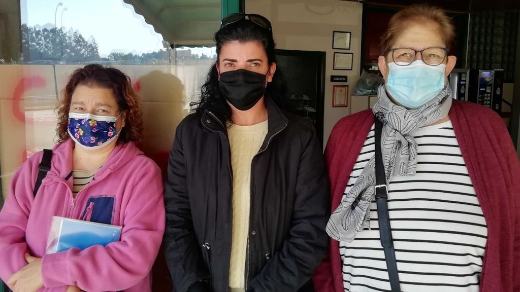 Doris, a la izquierda; y Rosa, a la derecha. En el centro, Diana, familiar de otra interna