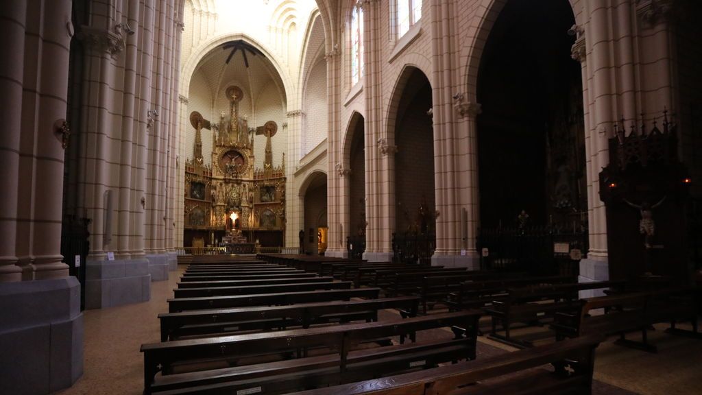 Los obispos plantean una "cuota fija" a los fieles porque "los cepillos se están quedando vacíos" Los obispos plantean una "cuota fija" a los fieles porque "los cepillos se están quedando vacíos"