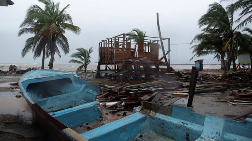 El huracán 'Iota', de categoría 5, arrasa Centroamérica con vientos de 260 kilómetros por hora