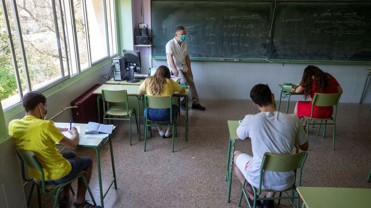 Los profesores de refuerzo de Madrid terminan su contrato en diciembre: "Es imprescindible que se queden" Los profesores de refuerzo de Madrid terminan su contrato en diciembre: "Es imprescindible que se queden"