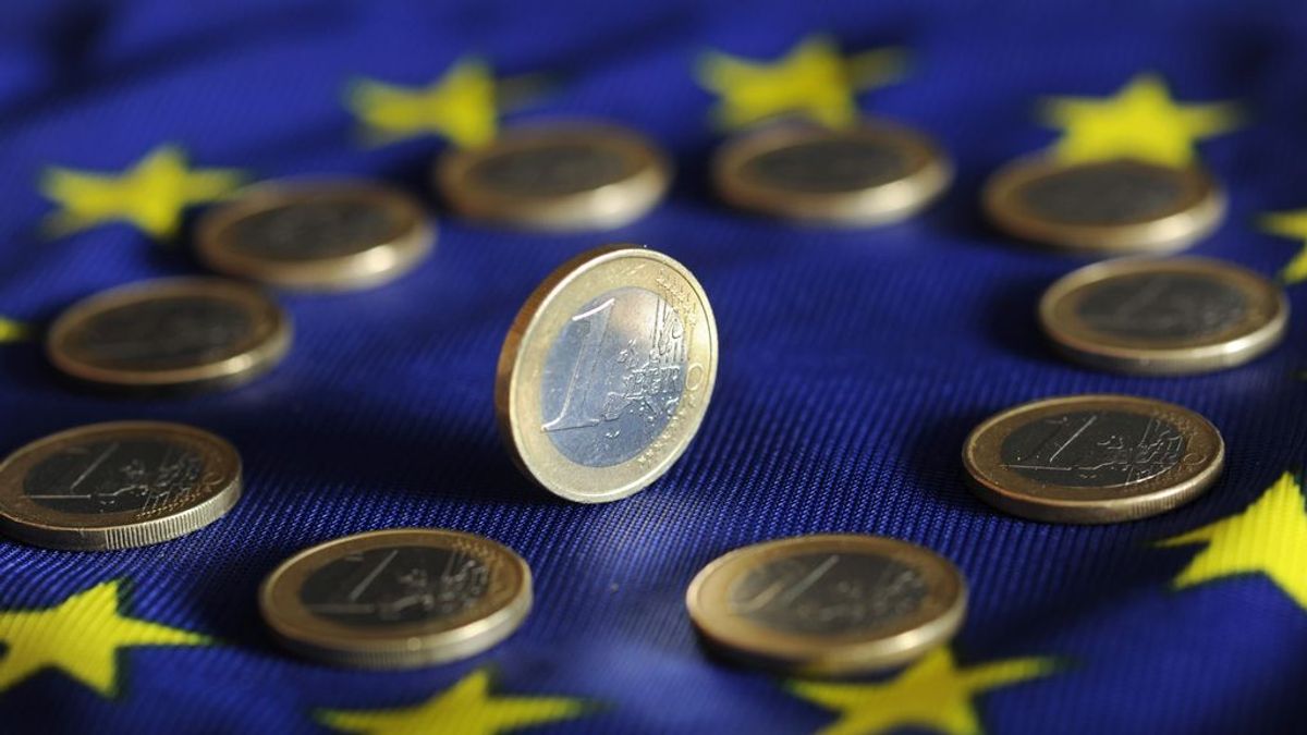 Bruselas da un aprobado a los presupuestos de España pero avisa de la deuda Bruselas da un aprobado a los presupuestos de España pero avisa de la deuda