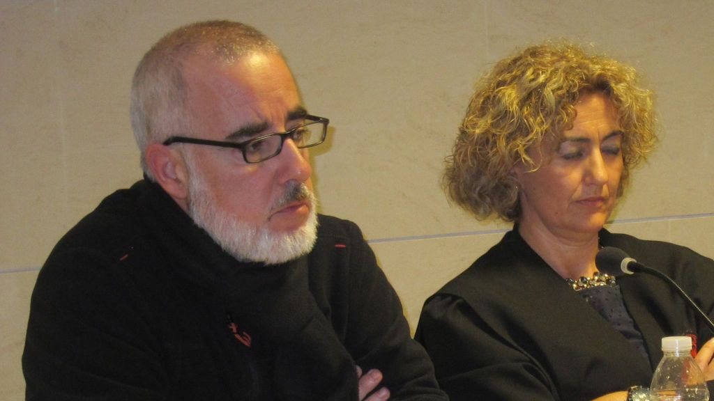Alfonso Basterra rompe a llorar tras enterarse del suicidio de su exmujer Alfonso Basterra rompe a llorar tras enterarse del suicidio de su exmujer