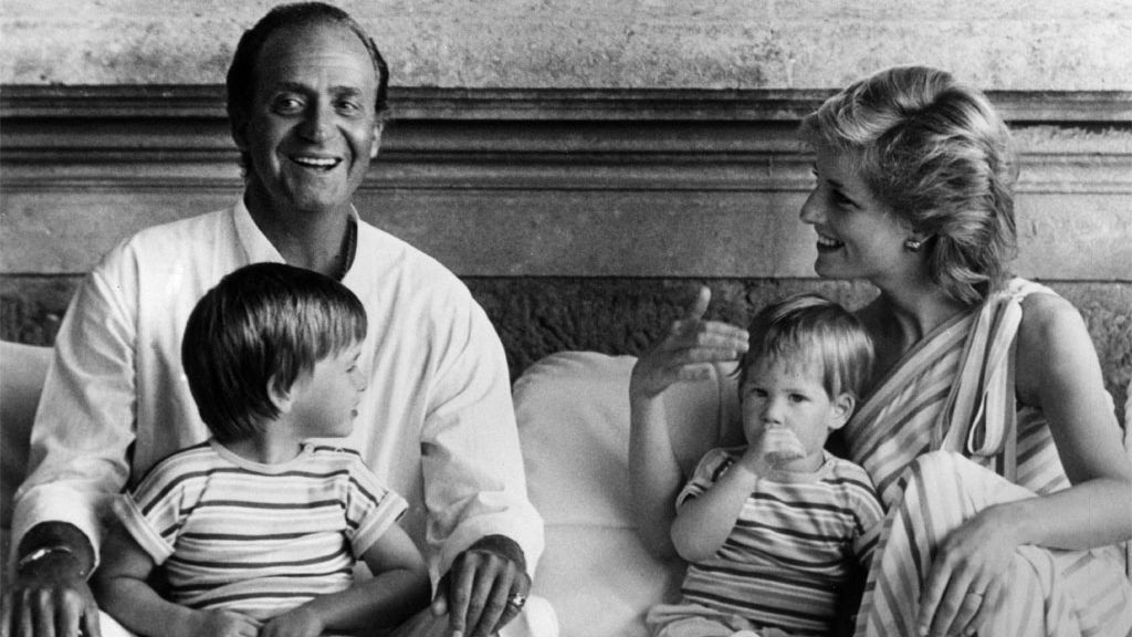 El rey Juan Carlos con Diana de Gales y los hijos de ella, en Marivent (Mallorca), 1986