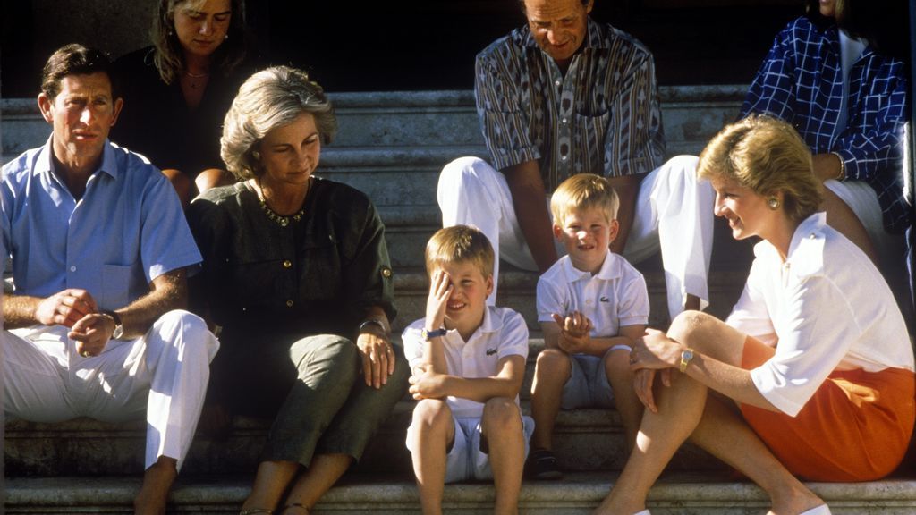 La princesa Diana y el príncipe Carlos, con los reyes de España y la infanta Cristina