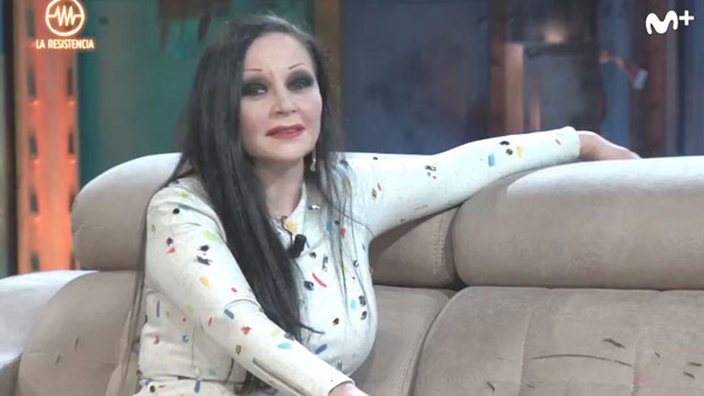 Alaska apoya a Bosé en sus teorías de la conspiración sobre el coronavirus, y no es la única