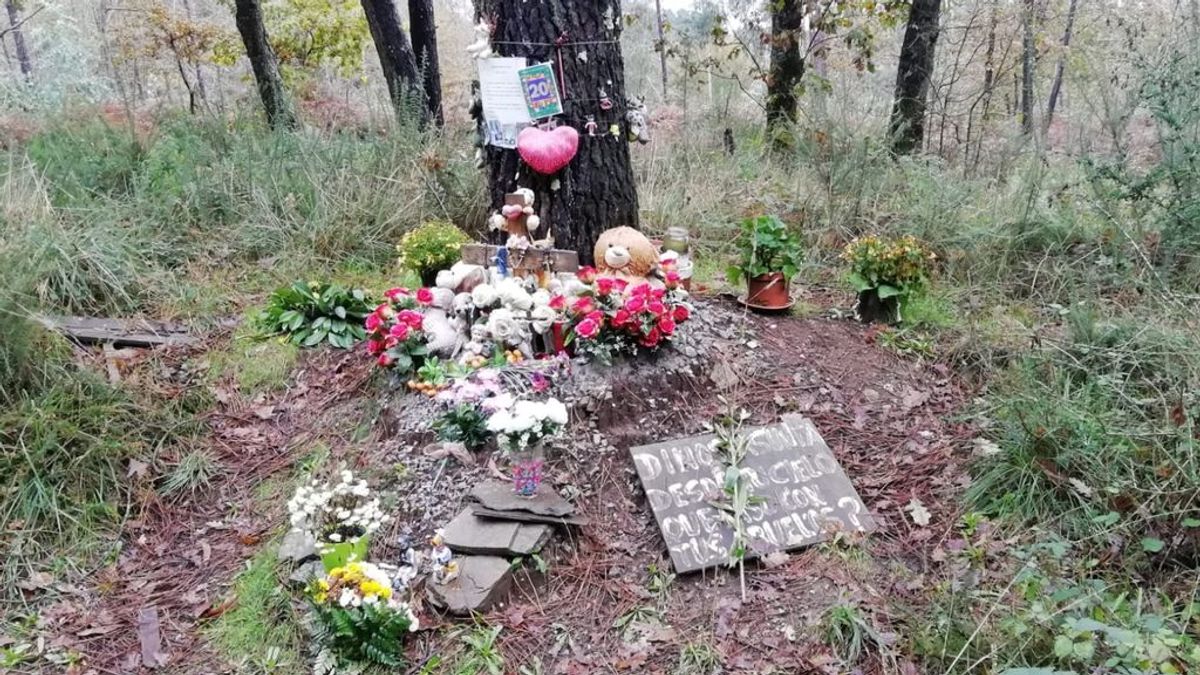 El altar en memoria de Asunta donde la mataron se llena de flores tras conocerse la muerte de su madre Rosario