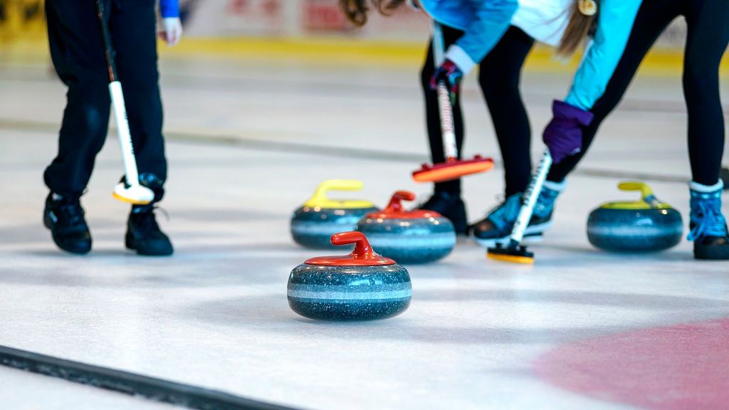 Cómo se juega al curling o "bolos ingleses"