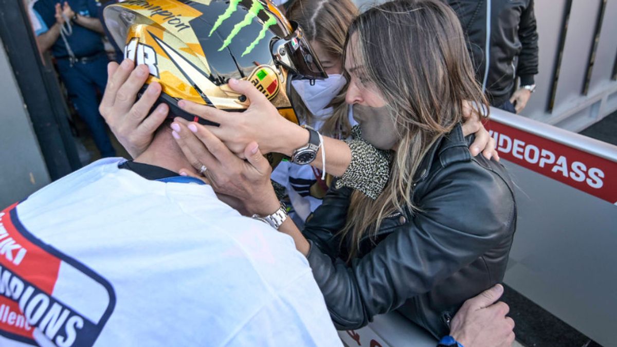La lección de Ana Mayrat a su hijo Joan Mir: cuando detrás de un campeón hay una gran madre La lección de Ana Mayrat a su hijo Joan Mir: cuando detrás de un campeón hay una gran madre