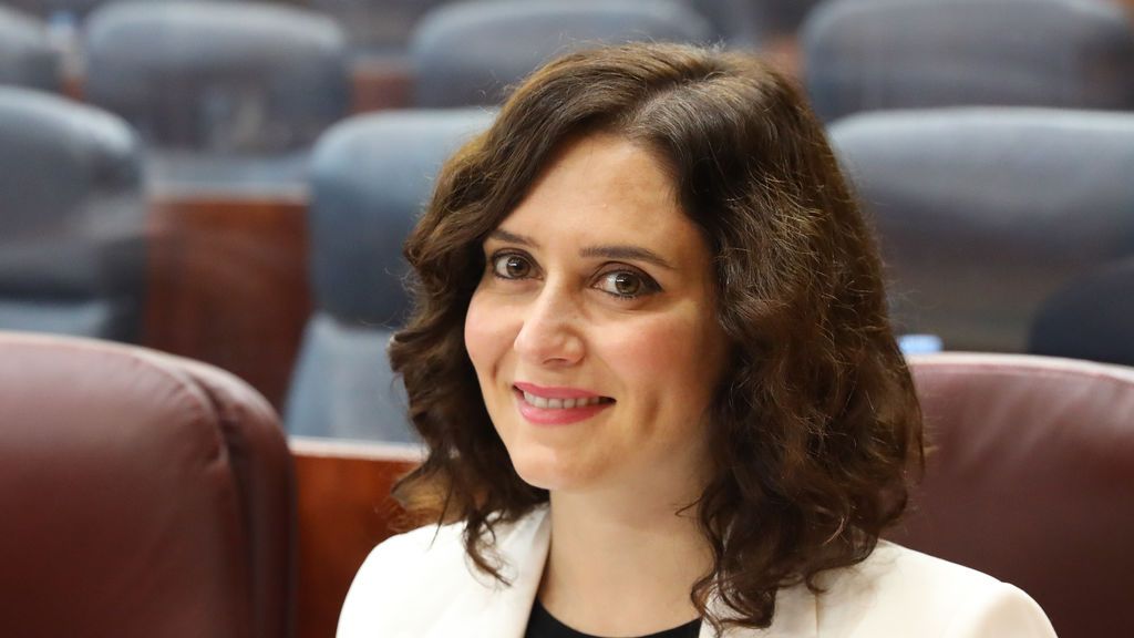 Ayuso implantará en los próximos días la polémica "cartilla covid" anunciada en julio Ayuso implantará en los próximos días la polémica "cartilla covid" anunciada en julio