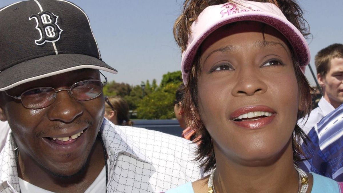 La tragedia golpea de nuevo a la familia de Bobby Brown y Whitney Houston: muere su hijastro con 28 años La tragedia golpea de nuevo a la familia de Bobby Brown y Whitney Houston: muere su hijastro con 28 años