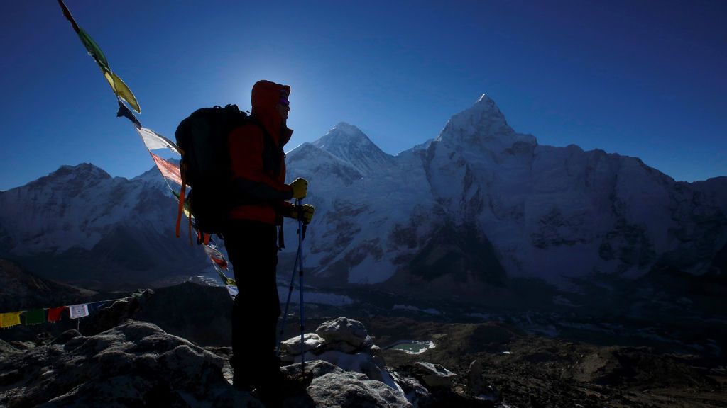 Los restos de microplásticos se encuentran hasta en la nieva de la cima del Everest Los restos de microplásticos se encuentran hasta en la nieva de la cima del Everest