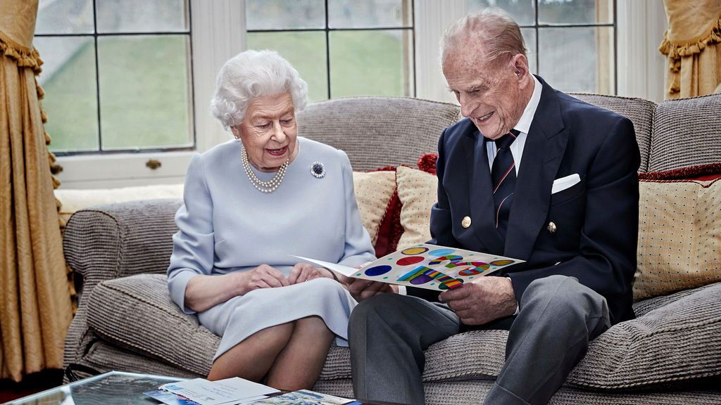 La reina Isabel II y el príncipe Felipe: nueva foto para celebrar su 73 aniversario de boda La reina Isabel II y el príncipe Felipe: nueva foto para celebrar su 73 aniversario de boda