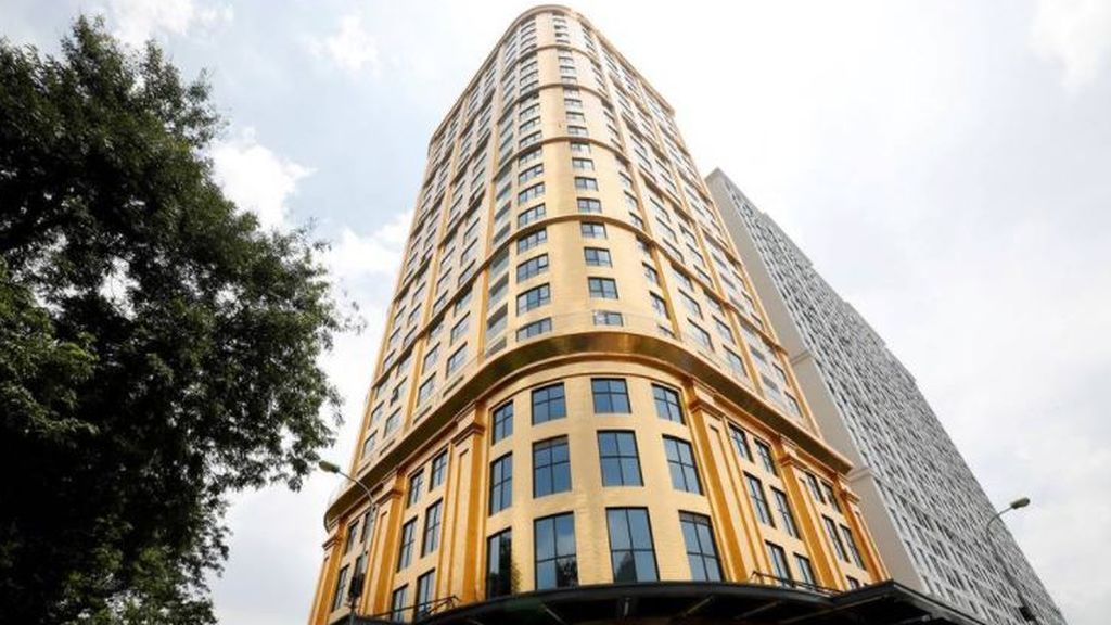 El primer hotel del mundo bañado en oro abre sus puertas en Vietnam en plena pandemia El primer hotel del mundo bañado en oro abre sus puertas en Vietnam en plena pandemia