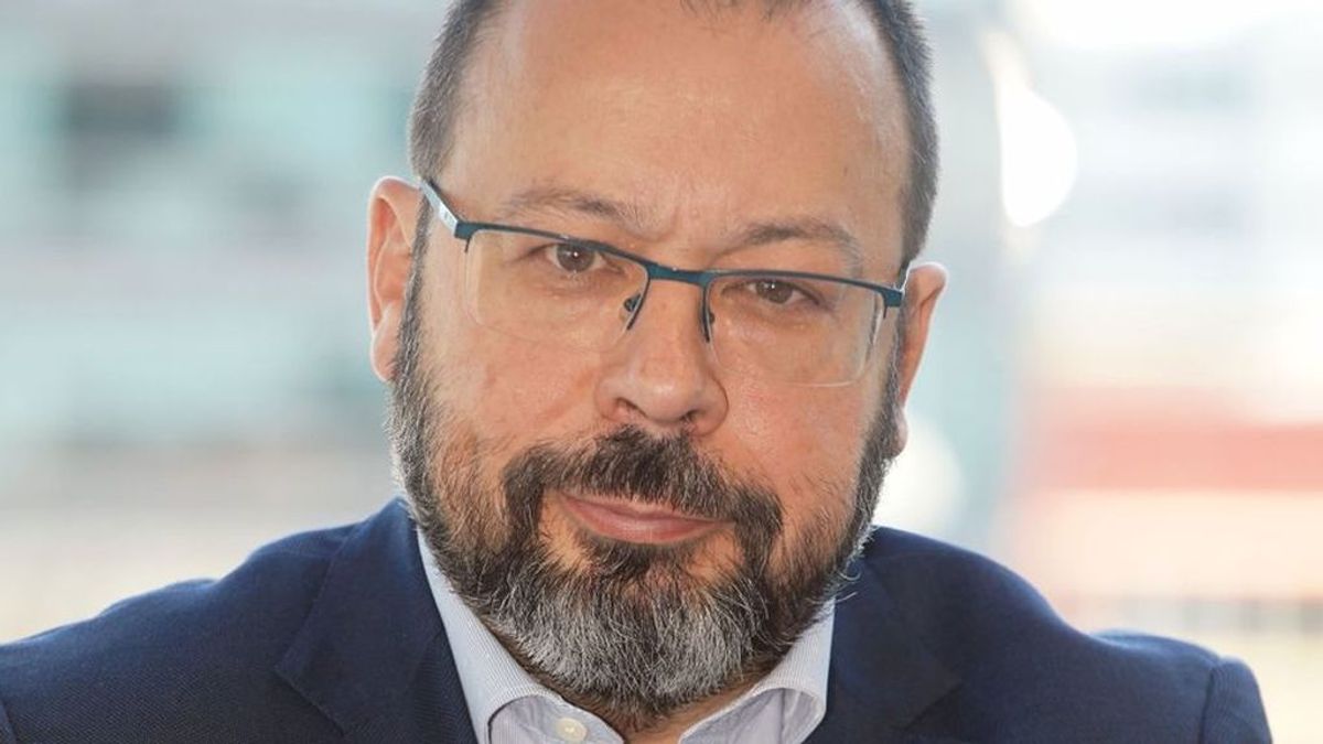 César Hernández, de la Agencia Española del Medicamento: "Pfizer nos irá dando dosis de vacuna según las vayamos administrando" César Hernández, de la Agencia Española del Medicamento: "Pfizer nos irá dando dosis de vacuna según las vayamos administrando"