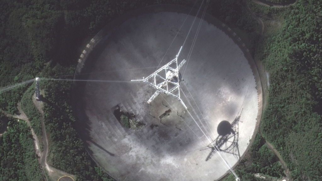 El célebre radiotelescopio de Arecibo será desmantelado tras sufrir graves daños estructurales El célebre radiotelescopio de Arecibo será desmantelado tras sufrir graves daños estructurales