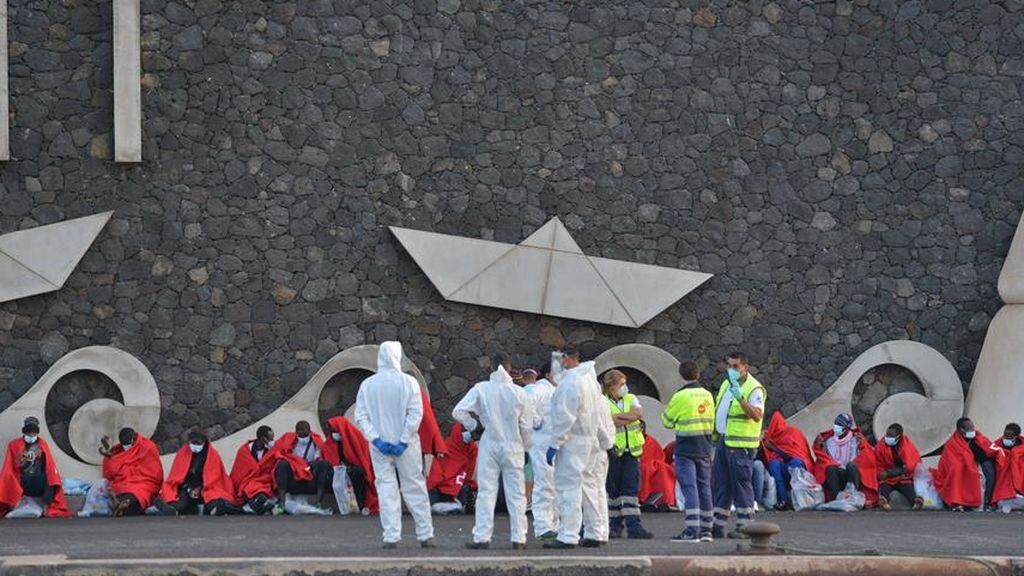 Escrivá y Ábalos viajan a Canarias para abordar la crisis migratoria