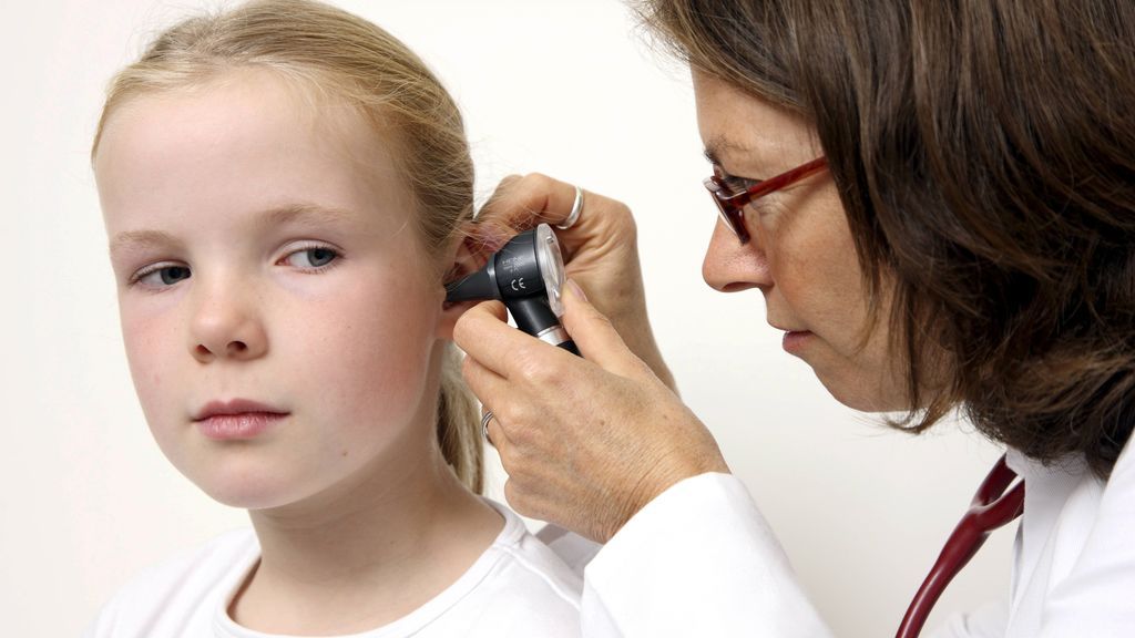 NIÑA-OTITIS-CORDONPRESS