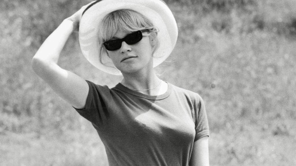 Brigitte Bardot confiesa que quiso suicidarse a los 16 años: "Me dije que esta vida no merecía la pena" Brigitte Bardot confiesa que quiso suicidarse a los 16 años: "Me dije que esta vida no merecía la pena"