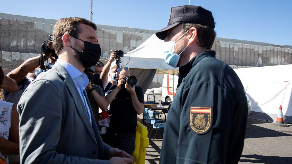 Casado culpa a Sánchez de la crisis migratoria por haber generado 'efecto llamada' con el 'Aquarius' Casado culpa a Sánchez de la crisis migratoria por haber generado 'efecto llamada' con el 'Aquarius'