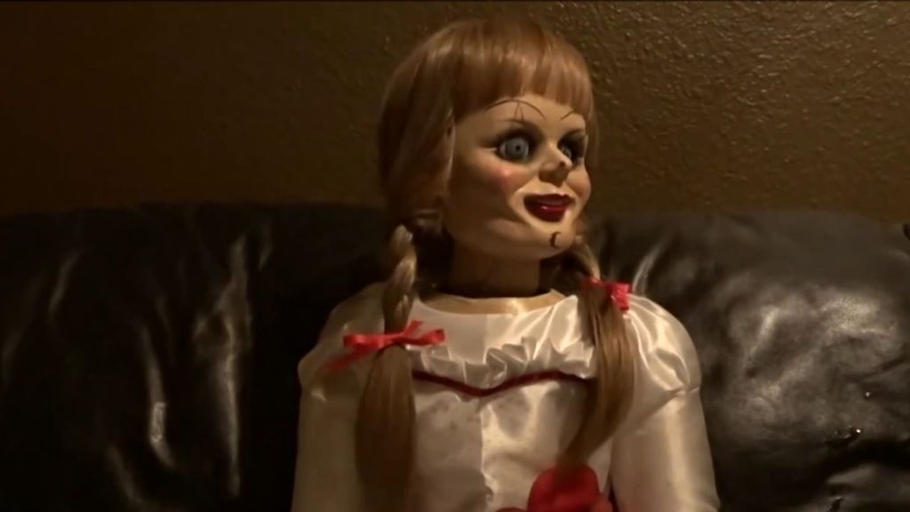 La muñeca Anabelle asusta a Iker y Carmen