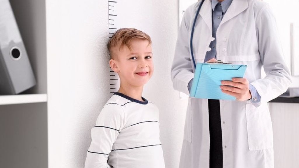 Los niños tendrán que dormir lo suficiente, no solamente para crecer, sino para desarrollarse adecuadamente.
