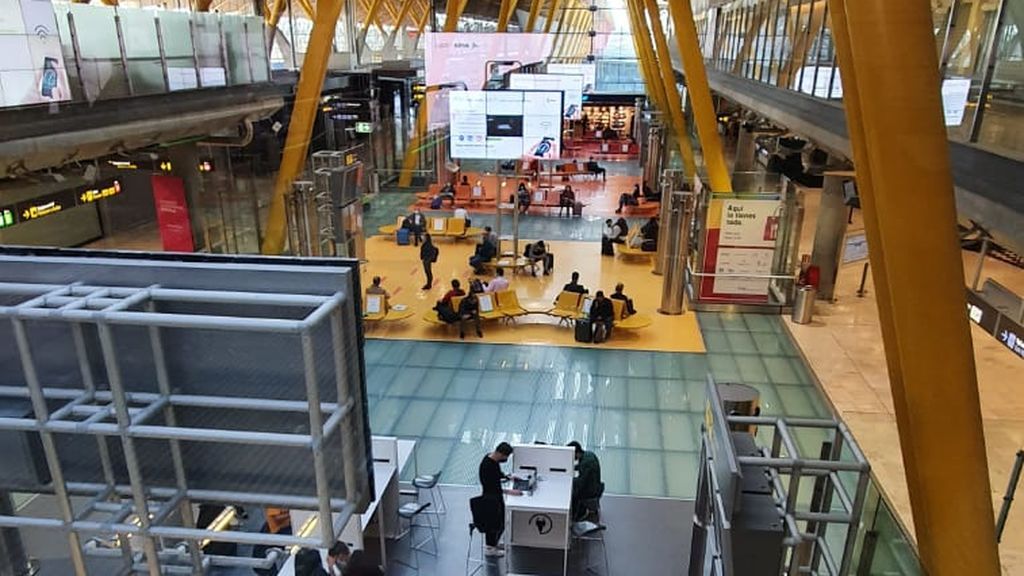 España empieza a pedir PCR negativa a los turistas que llegan en avión y en barco España empieza a pedir PCR negativa a los turistas que llegan en avión y en barco