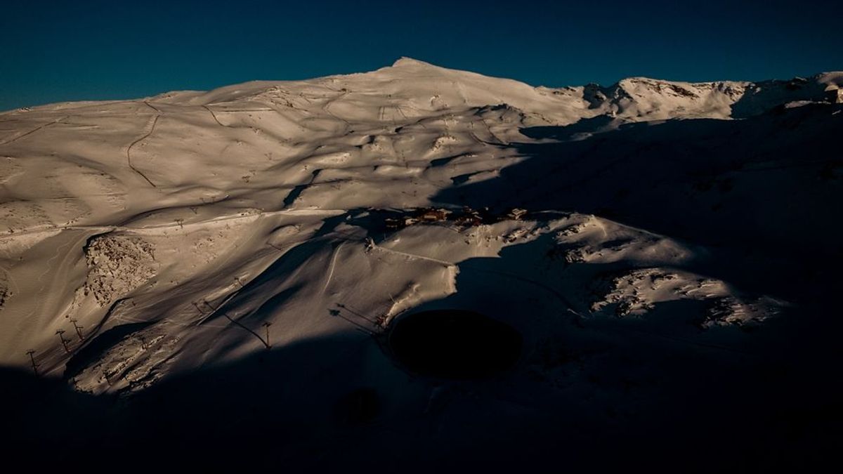 Sierra Nevada pospone la apertura de la estación de esquí hasta “que las condiciones lo permitan” Sierra Nevada pospone la apertura de la estación de esquí hasta “que las condiciones lo permitan”