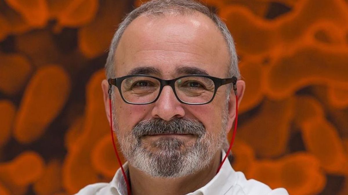Ignacio López-Goñi, microbiólogo: "Con esa idea de salvemos las navidades puede ocurrir como en verano"