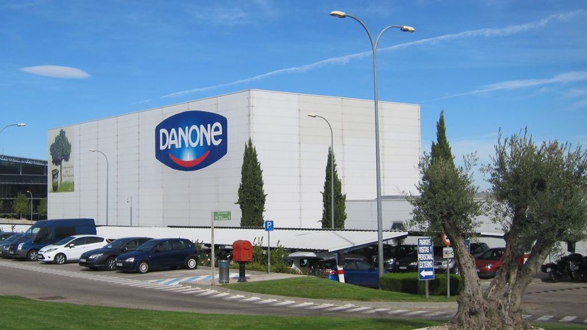 Danone recortará hasta 2.000 empleos para reducir costes Danone recortará hasta 2.000 empleos para reducir costes