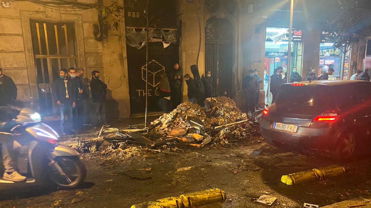 Paralizados varios desahucios en Barcelona en medio de protestas vecinales Paralizados varios desahucios en Barcelona en medio de protestas vecinales