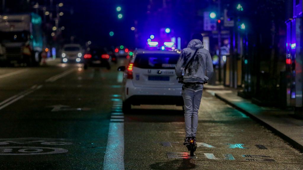 Lo paran por ir en patinete sin casco y acaba detenido por presunto tráfico de drogas Lo paran por ir en patinete sin casco y acaba detenido por presunto tráfico de drogas