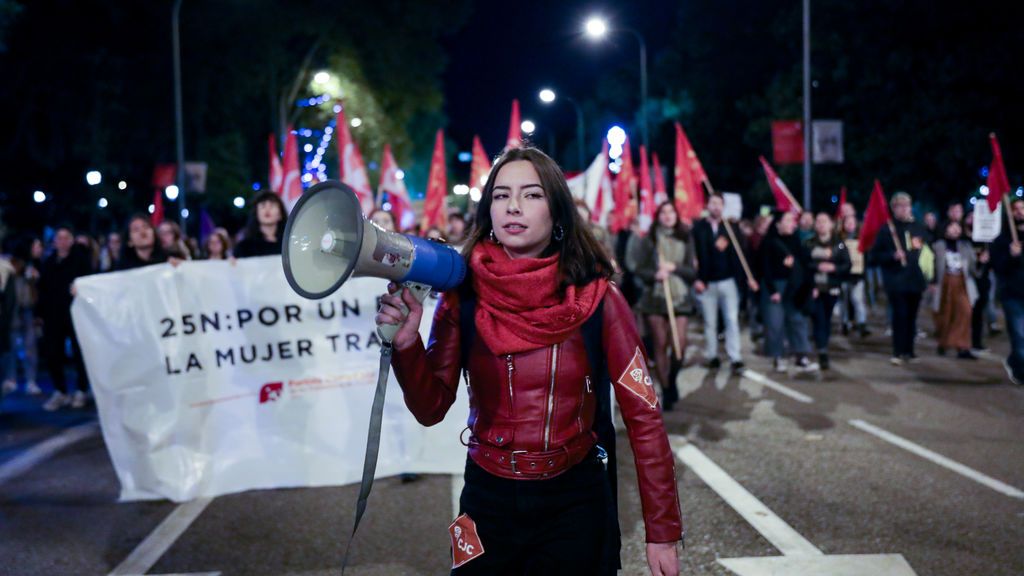 Un 25N en tiempos de pandemia: desde las manifestaciones ‘seguras’ a las reivindicaciones en los balcones Un 25N en tiempos de pandemia: desde las manifestaciones ‘seguras’ a las reivindicaciones en los balcones