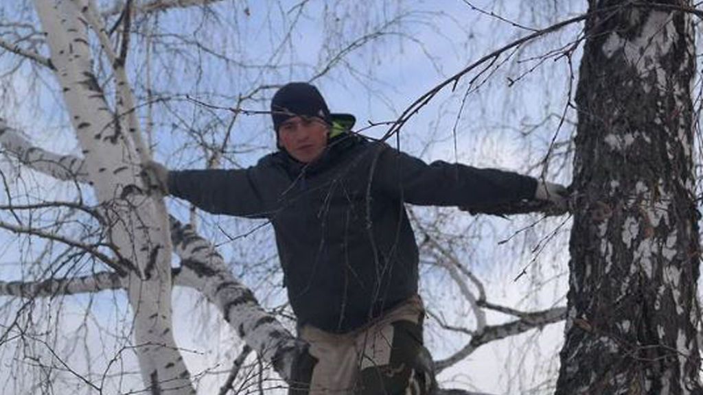 TikTok  ayuda al estudiante siberiano que sufrió varias pulmonías por subirse a los árboles para tener internet