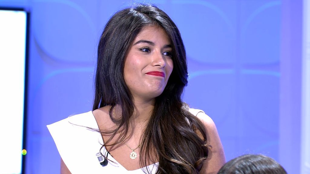 Álex expulsa a Karla