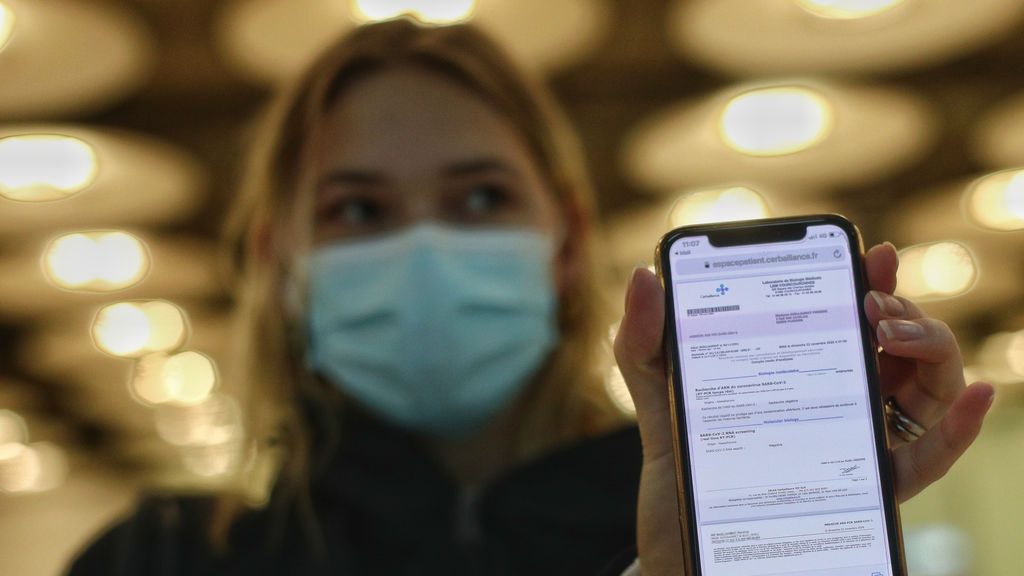 Un pasaporte con la vacuna covid: ¿la llave para volar? Un pasaporte con la vacuna covid: ¿la llave para volar?