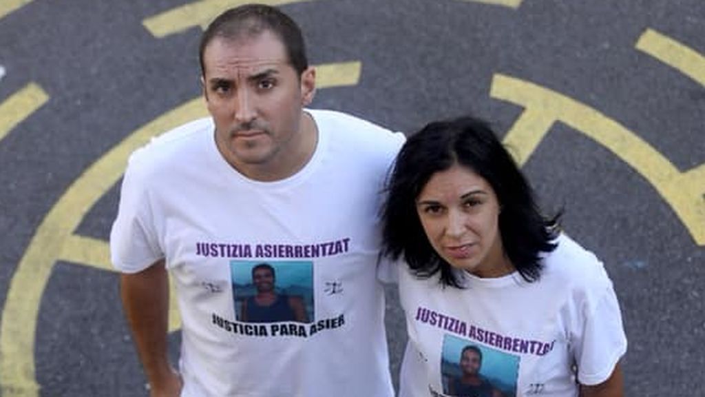 Yoana y Juanjo Niebla, hermanos de Asier.