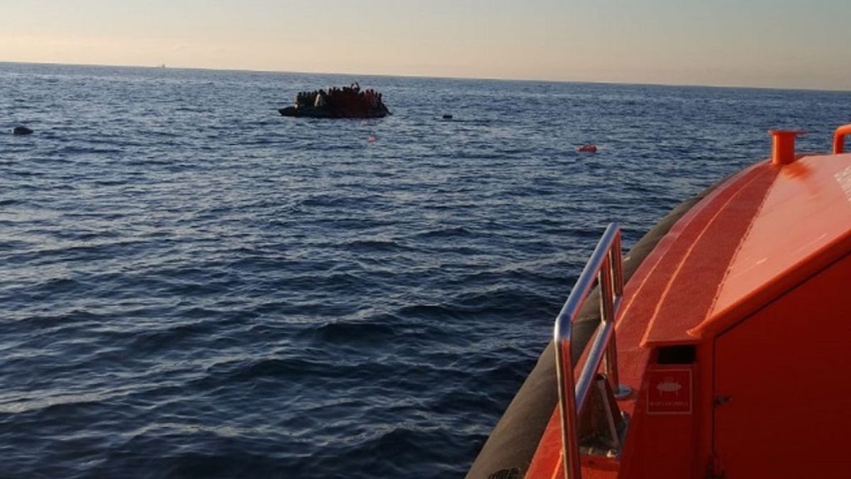 Rescatan de madrugada a 180 ocupantes de siete pateras en el sur de Gran Canaria Rescatan de madrugada a 180 ocupantes de siete pateras en el sur de Gran Canaria