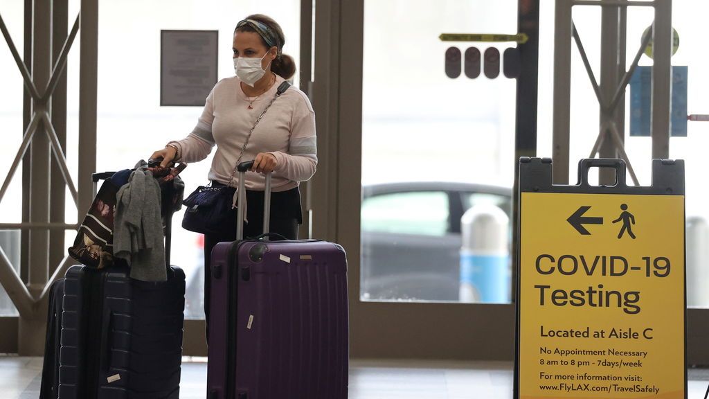 Estados Unidos estudia levantar las restricciones a viajeros procedentes de Europa Estados Unidos estudia levantar las restricciones a viajeros procedentes de Europa