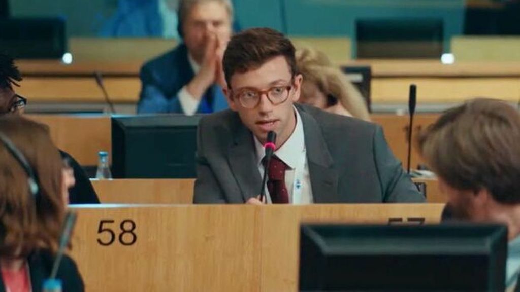 Escena del primer capítulo de 'Parliament'