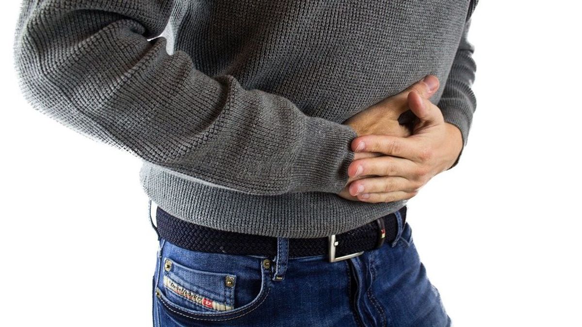 Dolores de estómago más comunes: principales causas y remedios