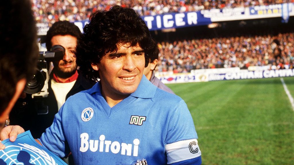 "Yo vi a Maradona": Nápoles rinde honores al fallecido astro argentino