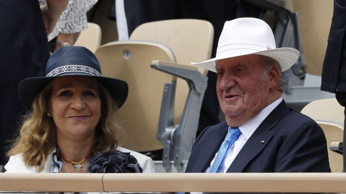 La infanta Elena visita al rey Juan Carlos en Abu Dabi cuando se cumplían 45 años de su coronación La infanta Elena visita al rey Juan Carlos en Abu Dabi cuando se cumplían 45 años de su coronación