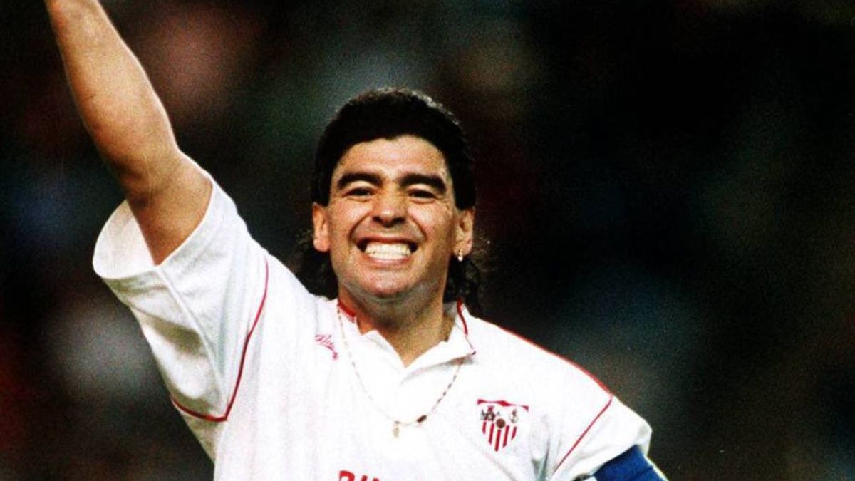 Maradona, el astro que no brilló con tanta fuerza en el Sevilla
