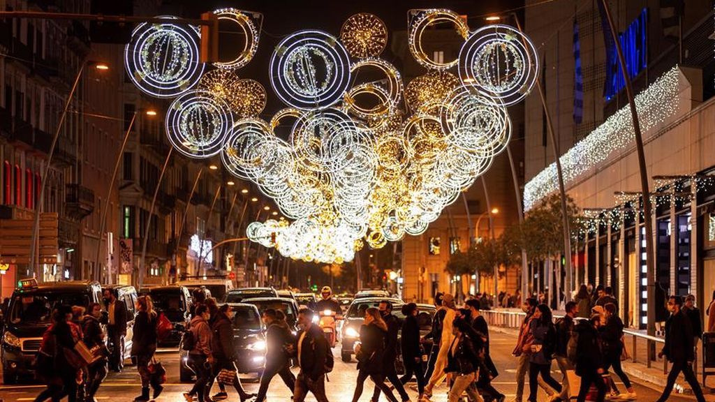 Barcelona y Madrid dan la bienvenida a la Navidad con el tradicional encendido de luces