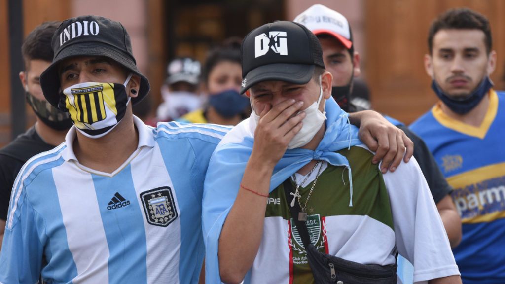 Abierta la capilla ardiente de Maradona