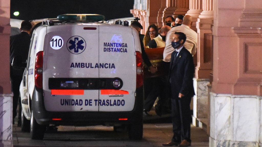 El féretro de Maradona llega a la Casa Rosada para su último adiós