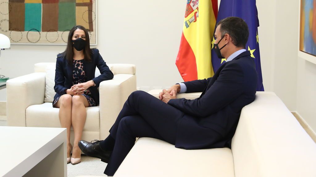 El "no" de Ciudadanos a los Presupuestos deja a Sánchez a expensas de sus socios de investidura El "no" de Ciudadanos a los Presupuestos deja a Sánchez a expensas de sus socios de investidura