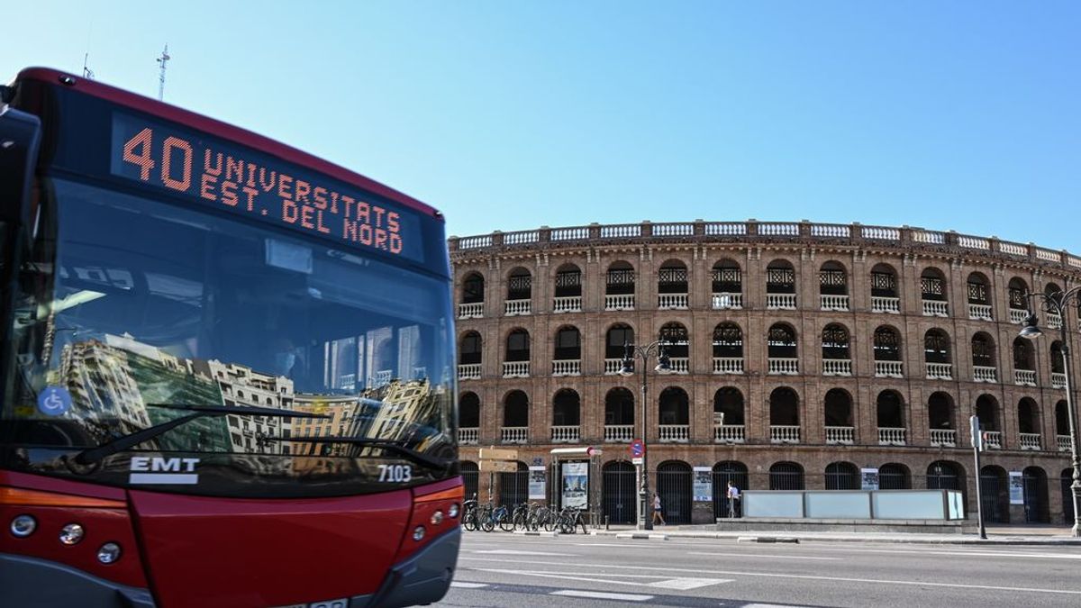 Un niño de cinco años atropellado por un autobús en Valencia Un niño de cinco años atropellado por un autobús en Valencia