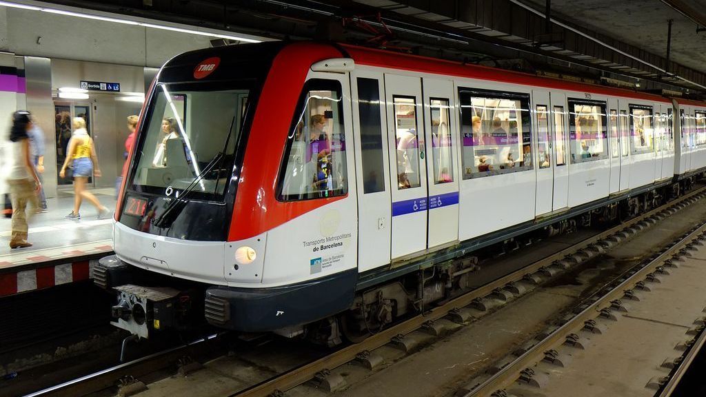 Piden cinco años de prisión para tres acusados de dar una paliza homófoba en el metro de Barcelona Piden cinco años de prisión para tres acusados de dar una paliza homófoba en el metro de Barcelona